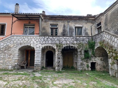 Casale via Santa Lucia, Taverna Ravindola, Montaquila