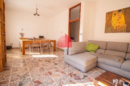 Appartamento buono stato, secondo piano, Centro, Guastalla
