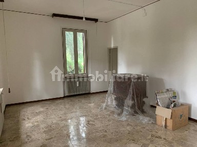 Appartamento buono stato, primo piano, Ospedale - Villaggio Manenti, Reggio Emilia