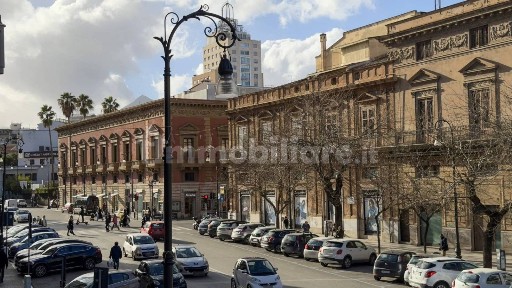 Palermo, Castellammare, Via Camillo Cavour, 94