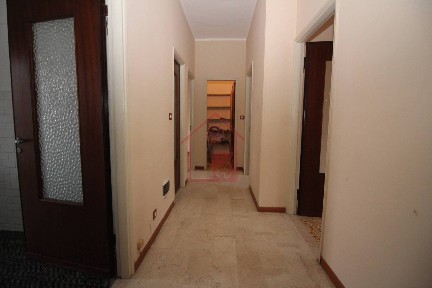 Trilocale via Chivasso 27, Semicentro, Vercelli
