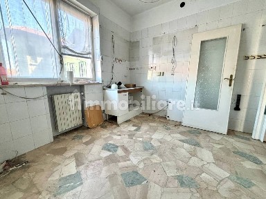 Trilocale via Vittorio Veneto, Centro, Borgosesia