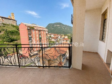Trilocale via Vittorio Veneto, Centro, Borgosesia