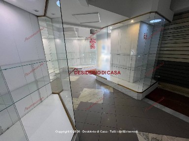 Locale commerciale in Vendita