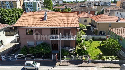 Vercelli, Via Giovi, 11