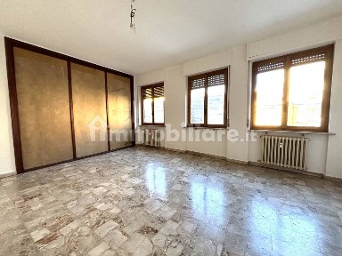 Trilocale via Fratelli Bandiera 16, Centro, Vercelli