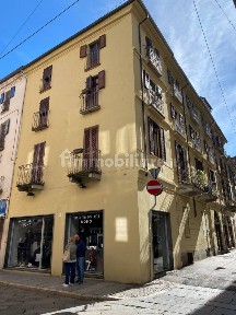 Trilocale via Fratelli Garrone 1, Centro, Vercelli