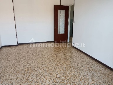 Bilocale via Chivasso 27, Semicentro, Vercelli