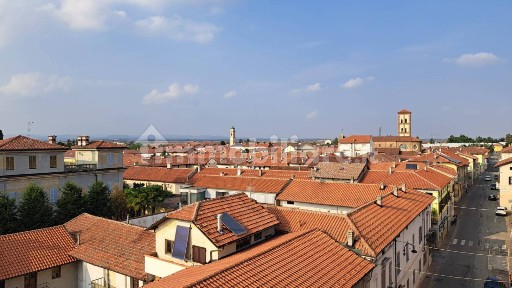 Bianzè, Corso Italia, 75