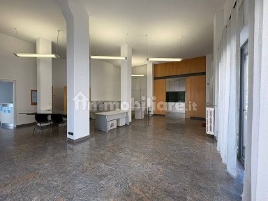 Torino, Lingotto, Via La Loggia, 16