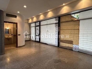 Locale commerciale in Affitto