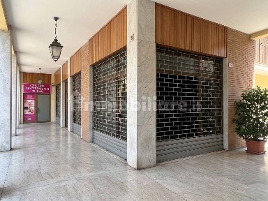 Locale commerciale in Affitto