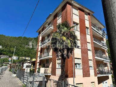Bilocale via d'Adda 32, Centro, Varallo