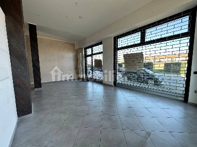 Locale commerciale in Affitto