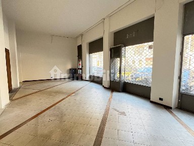 Locale commerciale in Affitto