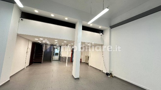 Locale commerciale in Affitto