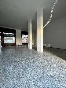 Locale commerciale in Affitto