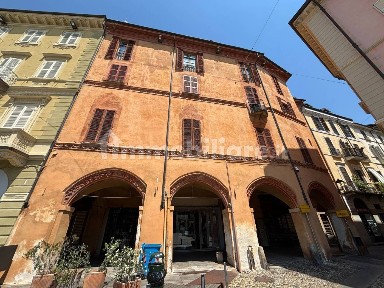 Bilocale piazza Camillo Benso di Cavour 10, Centro, Vercelli