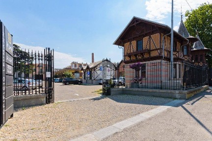 Collegno, Leumann, Corso francia, 313
