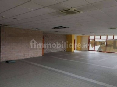 Locale commerciale in Affitto