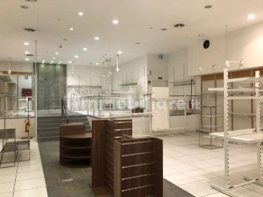 Attività commerciale in Affitto