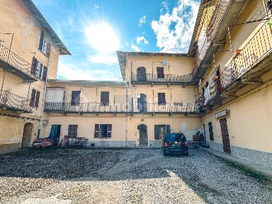 Bilocale via Delle Fontane 70, Centro, Borgosesia