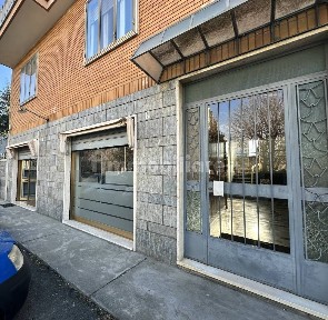 Locale commerciale in Affitto
