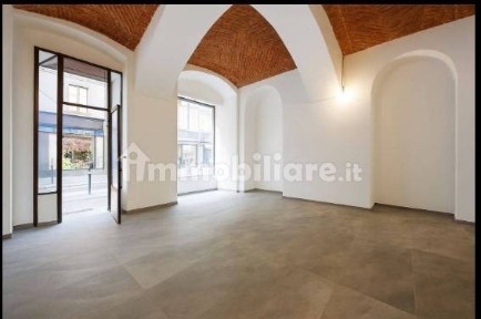 Locale commerciale con laboratorio in Affitto