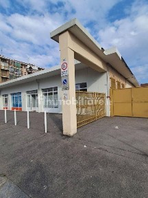 Locale commerciale in Affitto