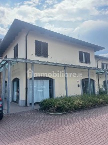 Locale commerciale in Affitto