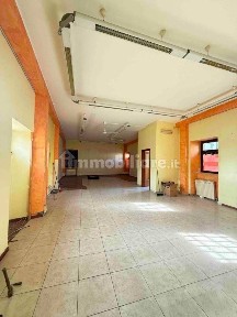 Locale commerciale in Affitto