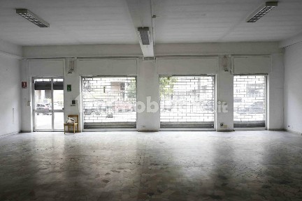 Locale commerciale in Affitto