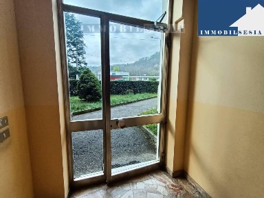 Trilocale via crevacuore 18, Centro, Serravalle Sesia