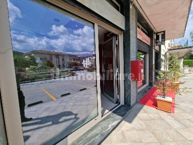 Locale commerciale in Affitto