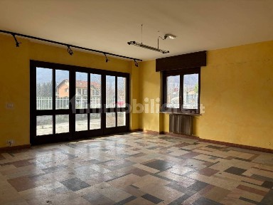 Locale commerciale in Affitto