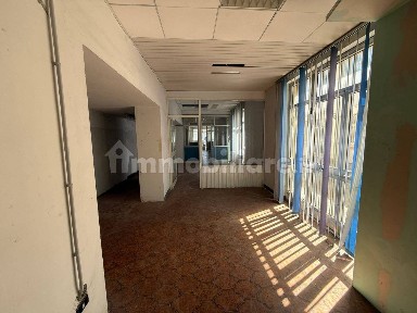 Locale commerciale in Affitto