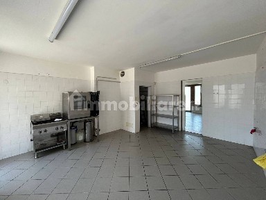 Locale commerciale in Affitto