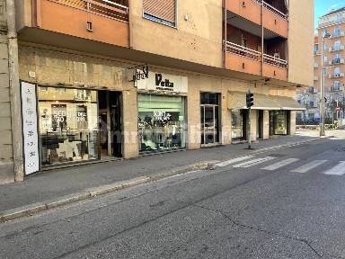 Locale commerciale in Affitto