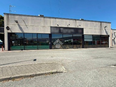 Locale commerciale in Affitto