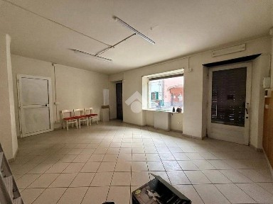 Locale commerciale in Affitto