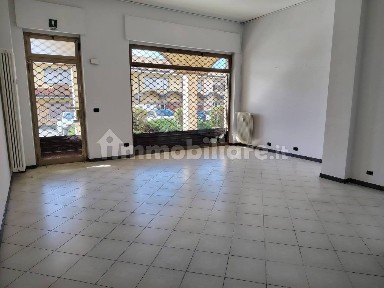 Locale commerciale in Affitto