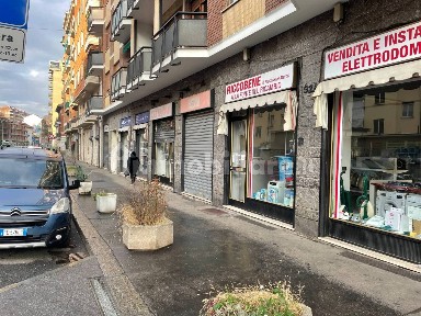 Locale commerciale in Affitto