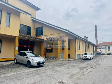 Locale commerciale in Affitto