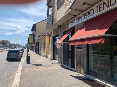 Locale commerciale in Affitto