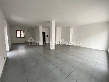 Locale commerciale in Affitto