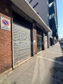 Locale commerciale con laboratorio in Affitto