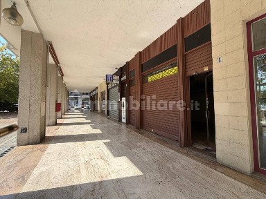 Locale commerciale in Affitto