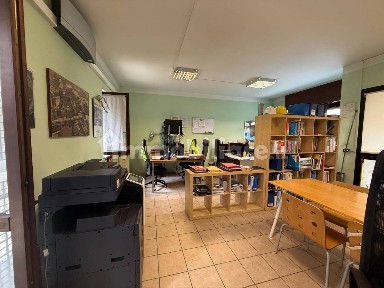 Locale commerciale in Affitto