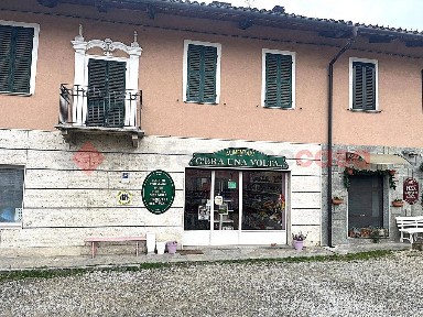 Locale commerciale in Affitto