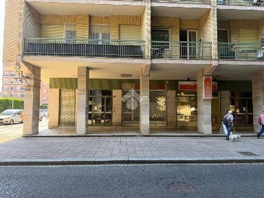 Locale commerciale in Affitto